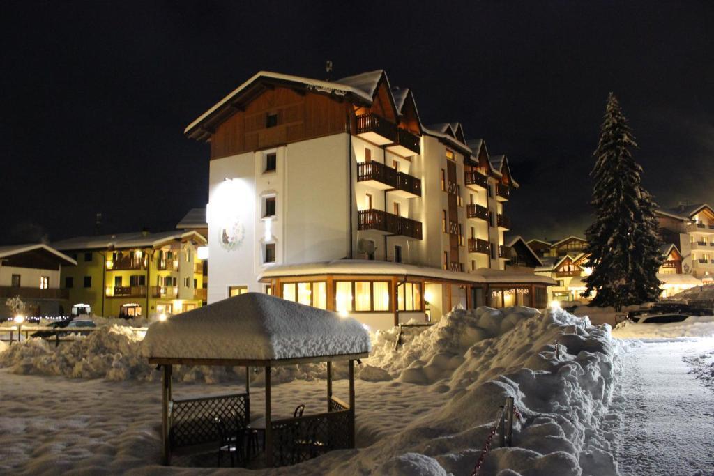 Hotel Rosa Alpina Andalo Exterior photo